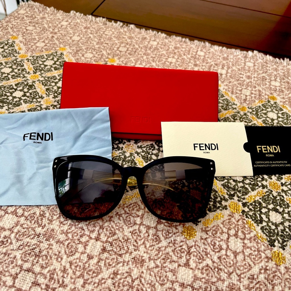 AUTHENTIC FENDI ROMA SUNGLASSES